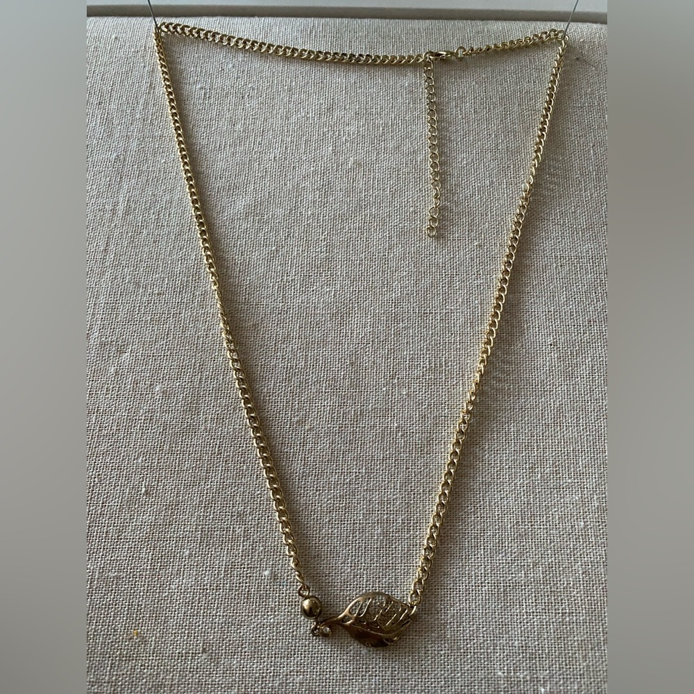 Dainty Gold Leaf Pendant Necklace - Nature Inspired Jewelry